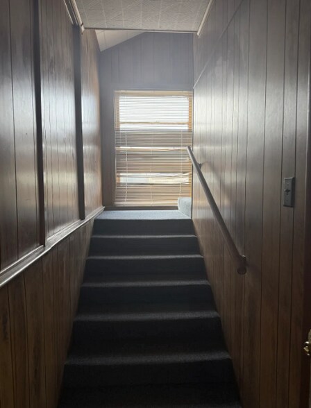 More Photos Of 1050 Detroit Ave, Nederland Distribution For Lease