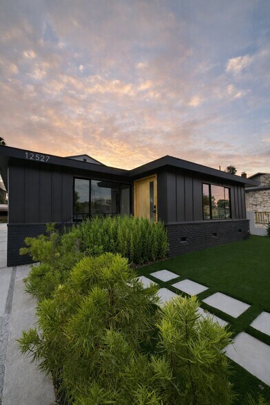 Primary Photo Of 12527 Cranbrook Ave, Hawthorne Apartments For Sale