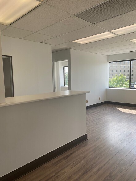 More Photos Of 1680-1690 Woodward Dr, Ottawa Office For Lease