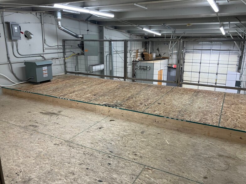 More Photos Of 127-129 S Cleveland Ave, Loveland Showroom For Lease