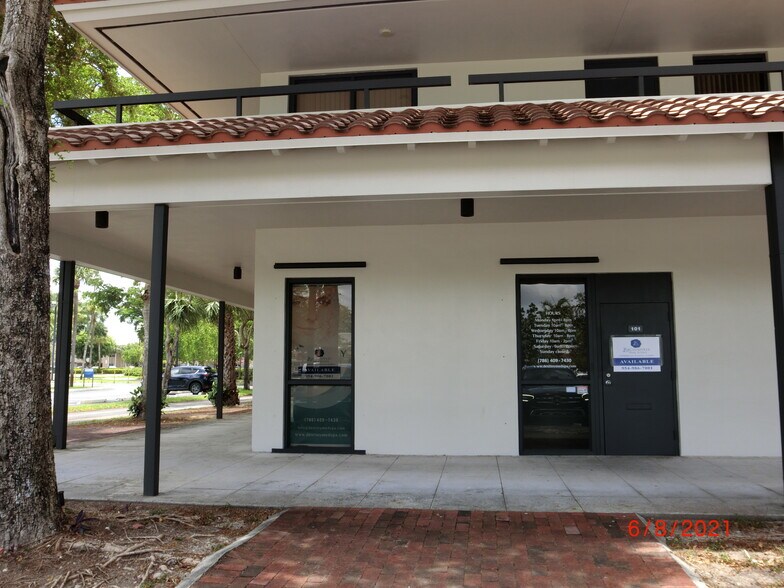 More Photos Of 7480 Fairway Dr, Miami Lakes Medical For Lease