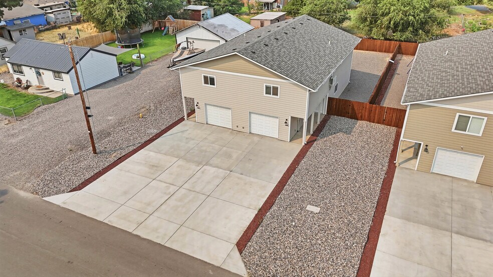 More Photos Of 255 NE Fourth St, Irrigon Specialty For Sale