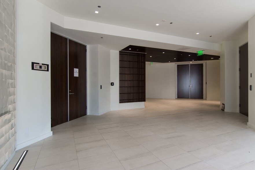 More Photos Of 31355 Oak Crest Dr, Westlake Village Unknown For Lease