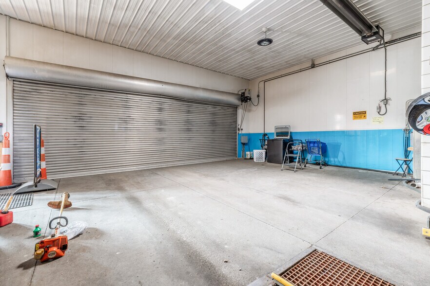 More Photos Of 2415 Maple Ave, Zanesville General Retail For Sale