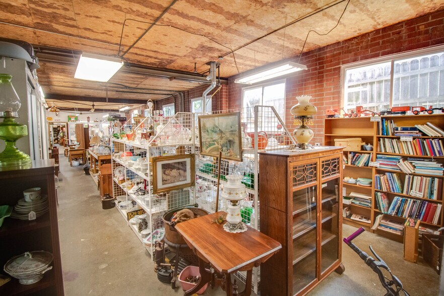 More Photos Of 1007 W Delmar Ave, Godfrey General Retail For Sale