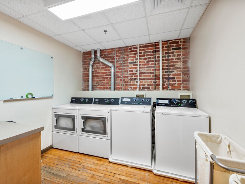 More Photos Of 39 N Lexington Ave, Asheville Storefront Retail Office For Sale