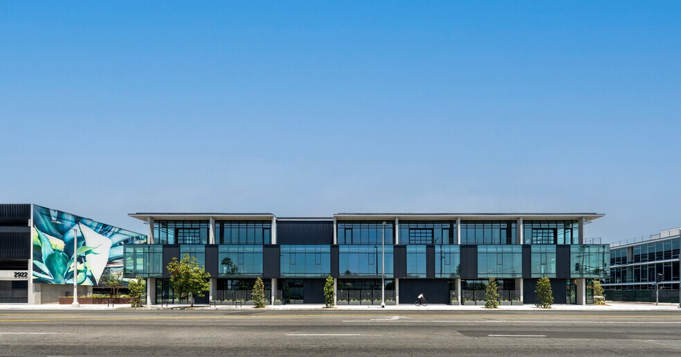 More Photos Of 2922 Crenshaw Blvd, Los Angeles Office For Lease