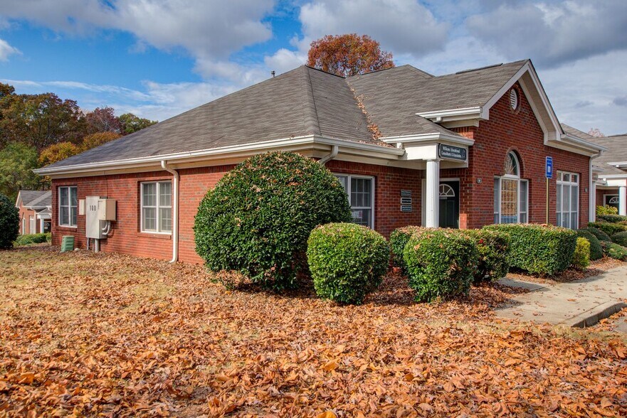 More Photos Of 101-106 Bombay Ln, Roswell Medical For Lease