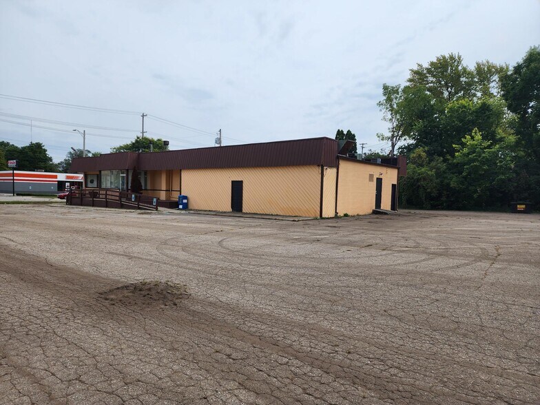 More Photos Of 3812 S Martin Luther King Jr Blvd, Lansing Restaurant For Lease