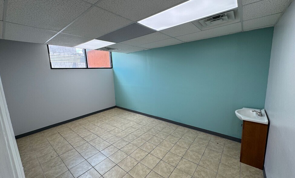 More Photos Of 200 Oak St NE, Albuquerque Medical For Lease