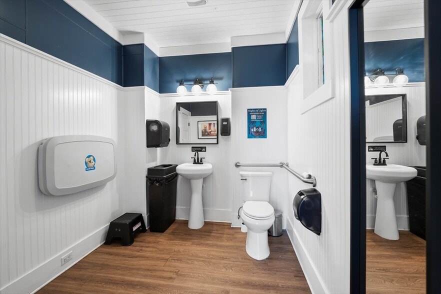 More Photos Of 4 White St, Saint Augustine Storefront For Lease