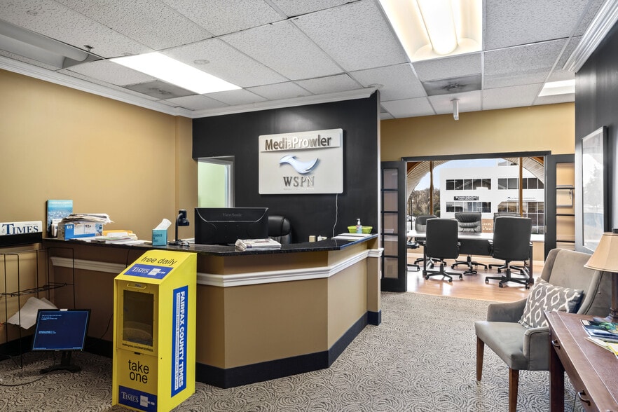 More Photos Of 20 Pidgeon Hill Dr, Sterling Medical For Lease