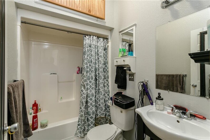 More Photos Of 3829 N Main St, Marion Storefront Retail Residential For Sale