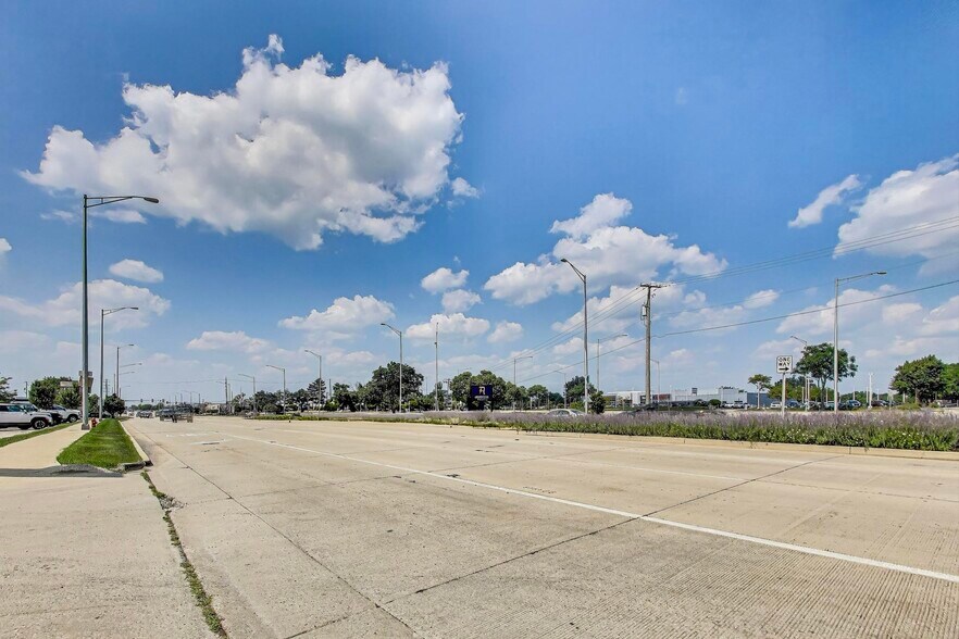 More Photos Of 675 W Golf Rd, Hoffman Estates Storefront For Lease