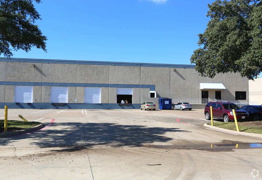 More Photos Of 1255 Champion Cir, Carrollton Warehouse For Lease