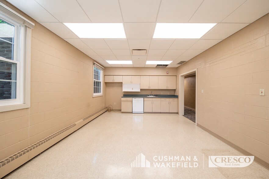 More Photos Of 4420 Sherwin Rd, Willoughby Office For Lease