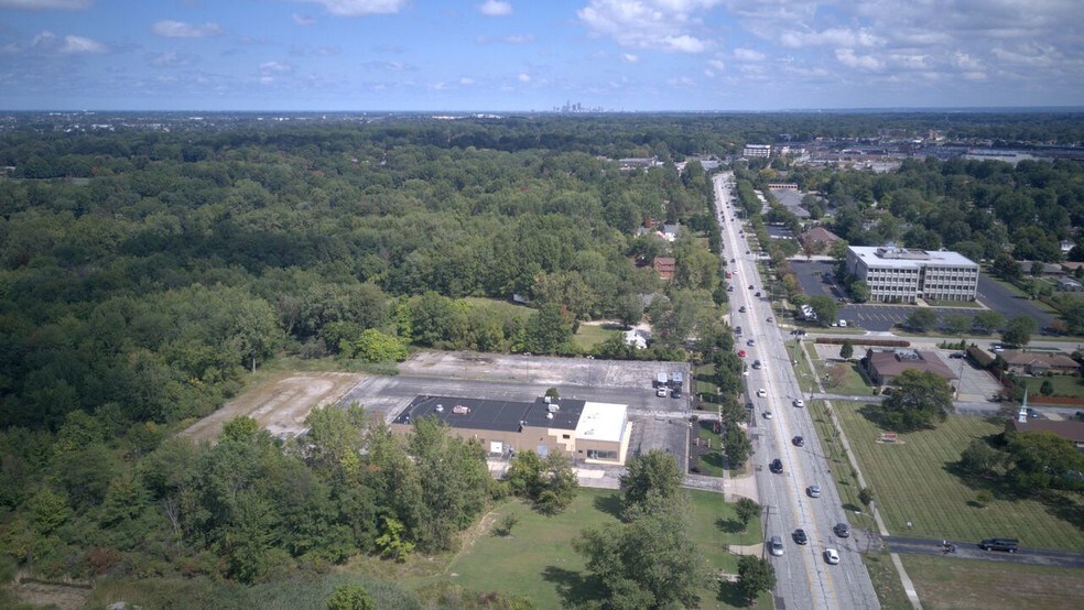 More Photos Of 7168 Pearl Rd, Middleburg Heights Freestanding For Sale