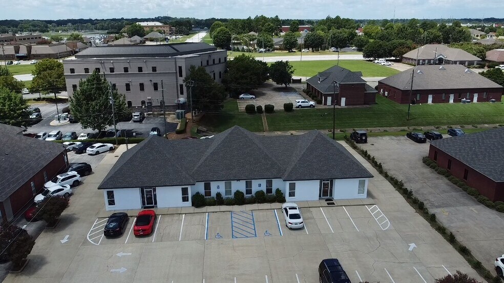 Primary Photo Of 440 St Lukes Dr, Montgomery Medical For Lease