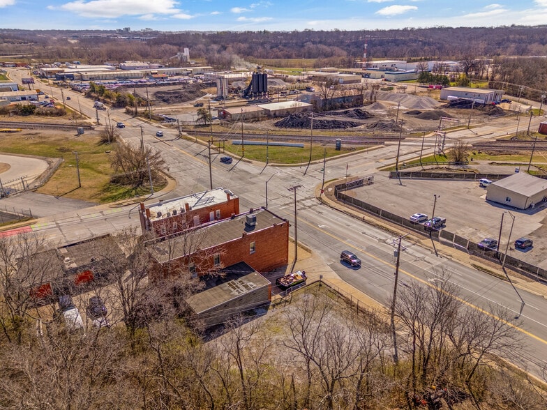 More Photos Of 2510 E 85th St, Kansas City Flex For Sale