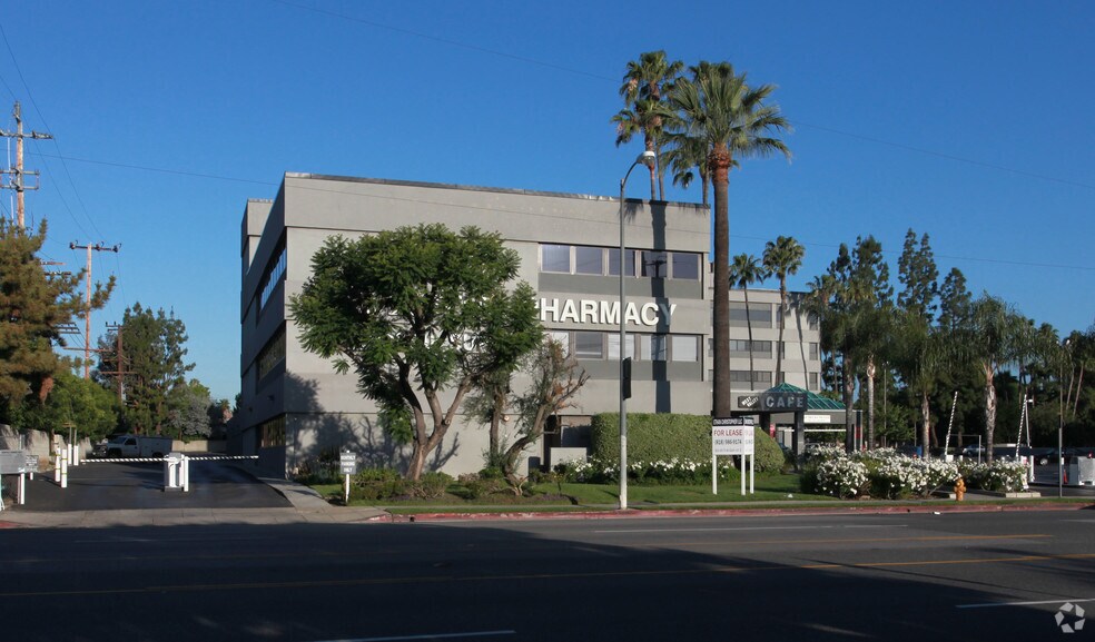 More Photos Of 5353-5363 Balboa Blvd, Encino Medical For Lease