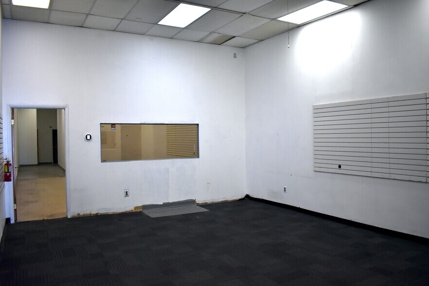 More Photos Of 2263 Broadhollow Rd, Farmingdale Unknown For Lease