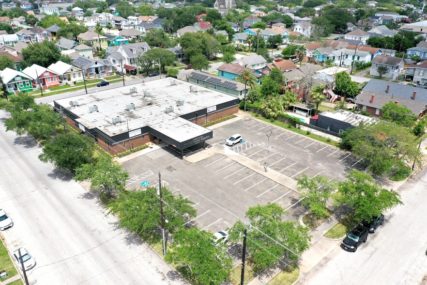 More Photos Of 3828 Avenue N, Galveston Hospital For Lease