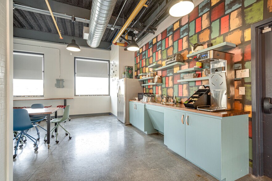 More Photos Of 3229 Premier Dr, Irving Loft Creative Space For Lease