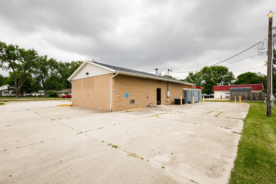 More Photos Of 417 N Saint John St, Bethany Restaurant For Sale