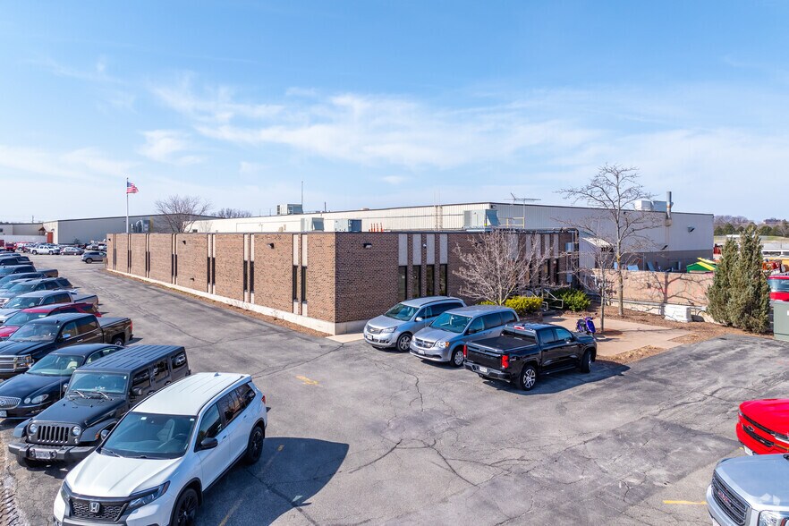 More Photos Of 2323 N Roemer Rd, Appleton Warehouse For Lease