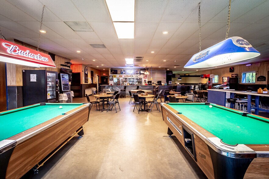 More Photos Of 3501 Park Plaza Rd, Paducah Bar For Sale