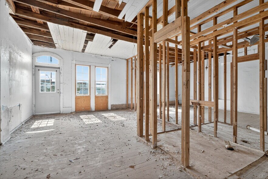 More Photos Of 1425 S Flores St, San Antonio General Retail For Sale