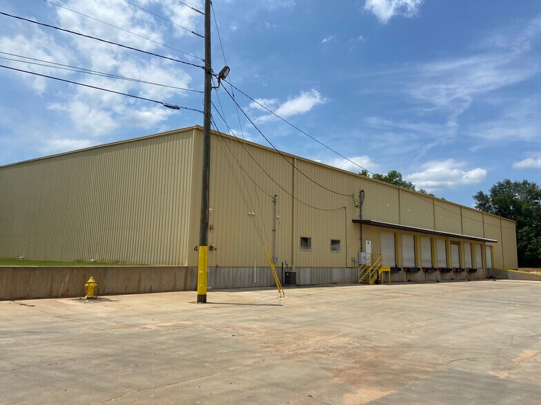 More Photos Of 3011 Clark Ave, Albany Warehouse For Lease