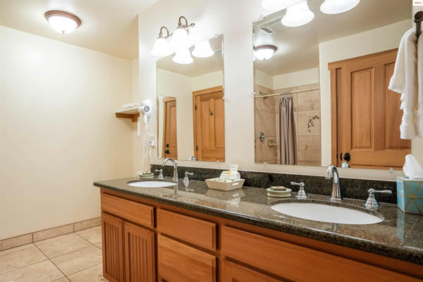 More Photos Of 41 Lakeshore Dr, Sagle Hotel For Sale