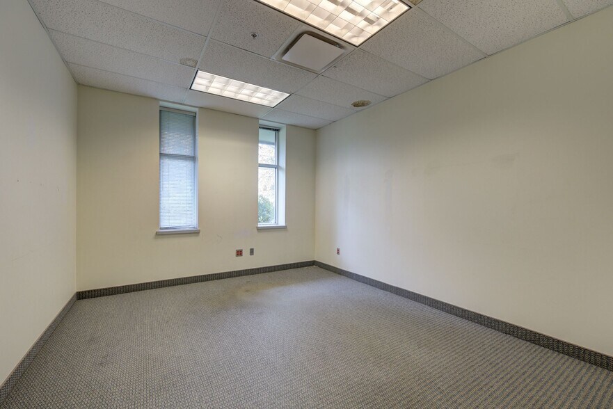 More Photos Of 1320 Taylor St, Elyria Warehouse For Lease