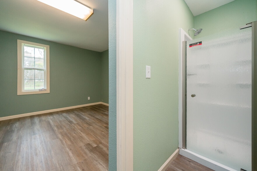 More Photos Of 1505 E Marshall Ave, Longview Medical For Sale