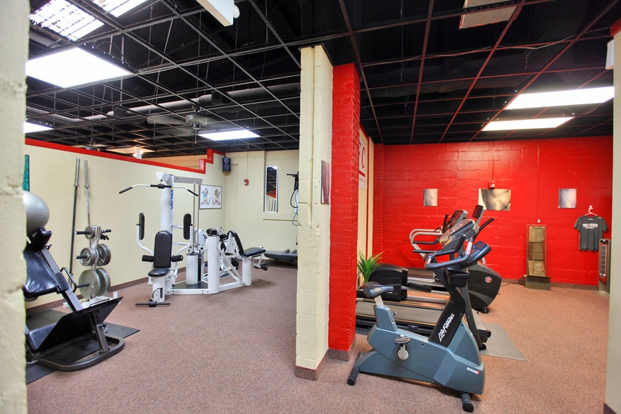 More Photos Of 431 W Ponce de Leon Ave, Decatur Storefront Retail Office For Lease