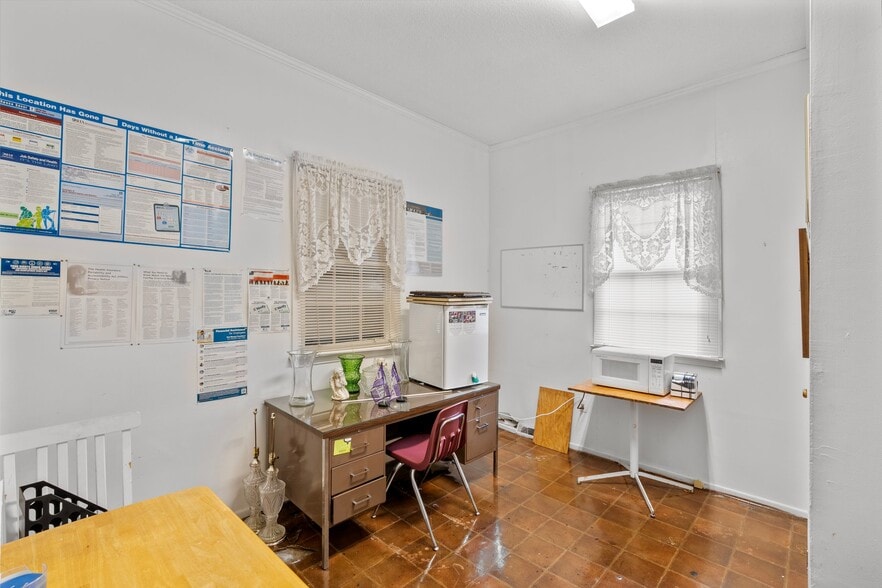 More Photos Of 1401 S Fant St, Anderson Funeral Home For Sale