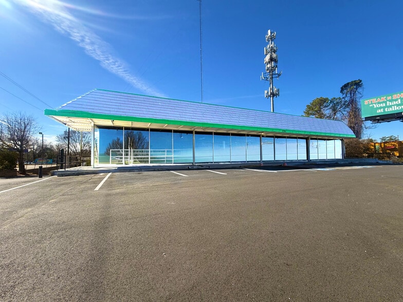 Primary Photo Of 3376 S Cobb Dr SE, Smyrna Freestanding For Lease