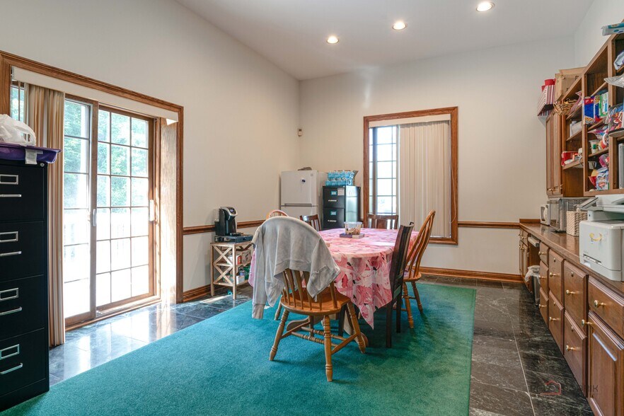 More Photos Of 1017-1019 W Park Ave, Libertyville Medical For Sale