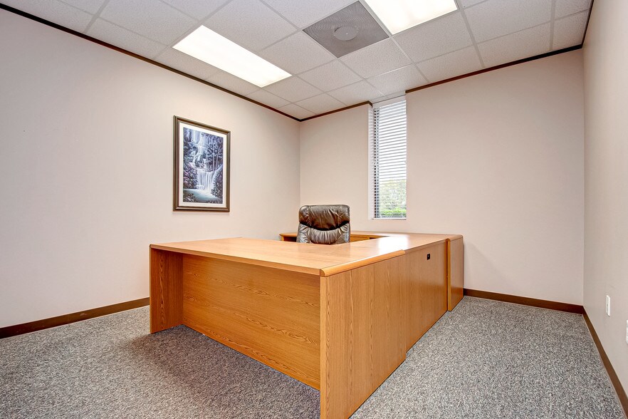 More Photos Of 7102 Glen Chase Ct, Houston Office For Sale