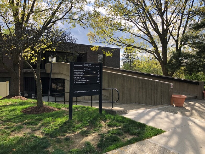 More Photos Of 503 Grasslands Rd, Valhalla Office For Lease