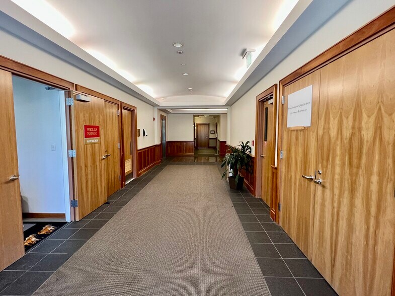 More Photos Of 35 Centerra Pky, Lebanon Office For Lease