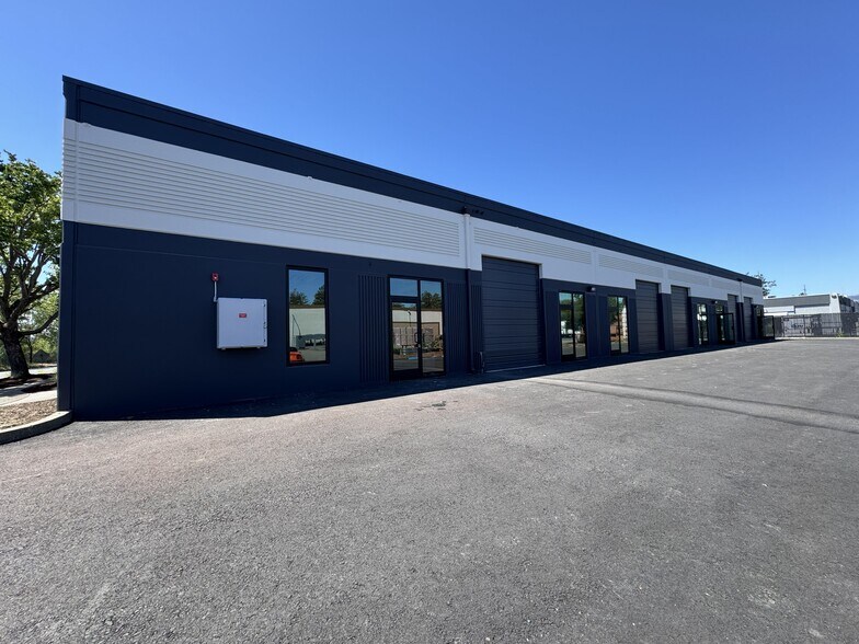 More Photos Of 1250 Holm Rd, Petaluma Warehouse For Lease