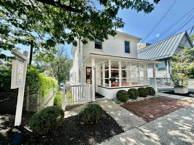 More Photos Of 70 Arch St, Greenwich General Retail For Sale