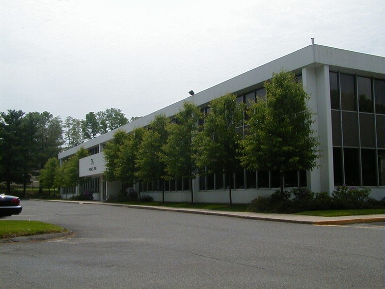 More Photos Of 76 Progress Dr, Stamford Research And Development For Lease
