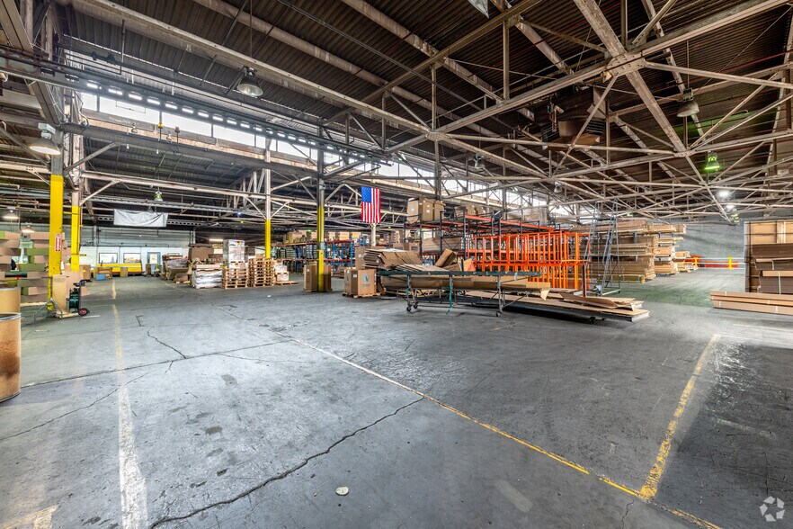 More Photos Of 225 Hubbard Rd, Youngstown Warehouse For Lease