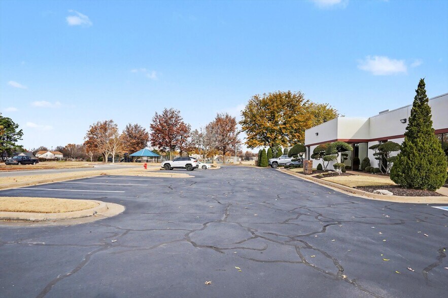 More Photos Of 3103 S Juniper Ave, Broken Arrow Office For Lease