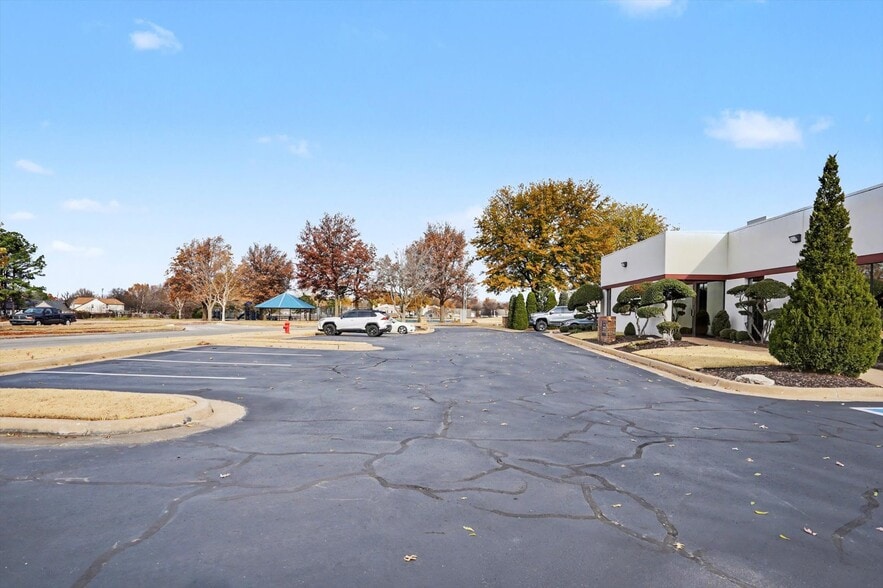 More Photos Of 3103 S Juniper Ave, Broken Arrow Office For Lease