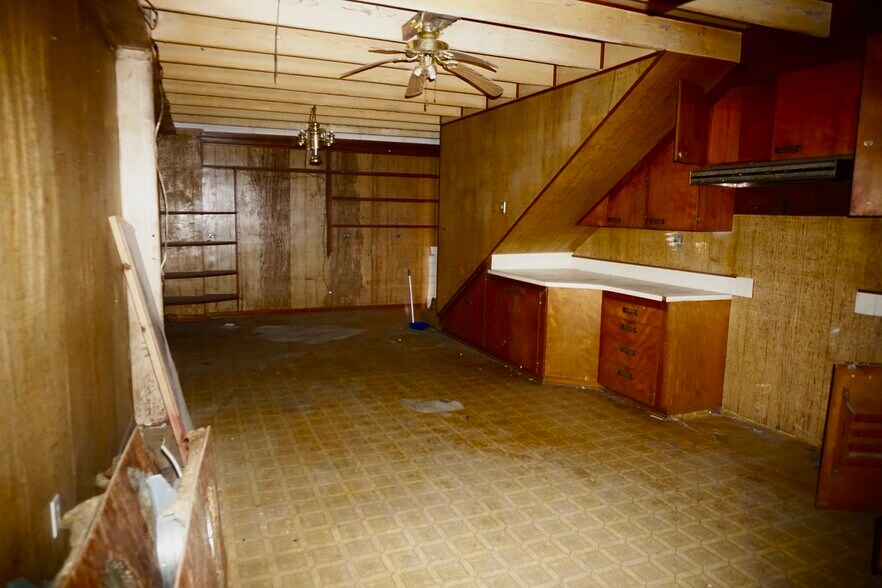 More Photos Of 906 Third St, Lake Arthur Light Manufacturing For Sale