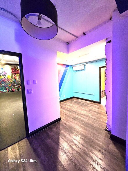 More Photos Of 411 W 39th St, New York Apartments For Lease